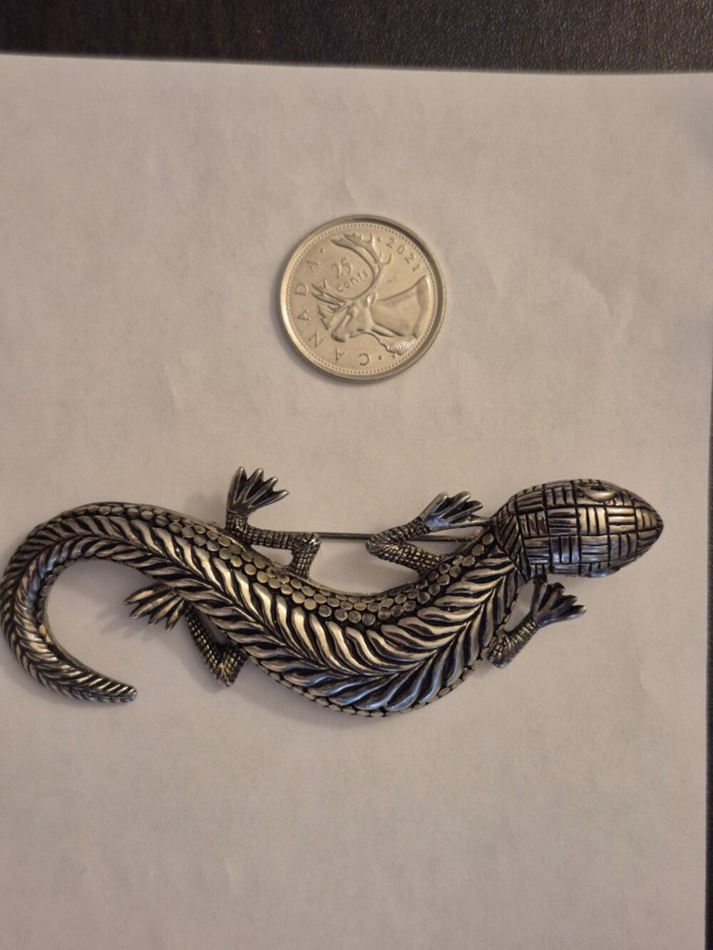 Textured Lizard Brooch - Picture 2 of 3